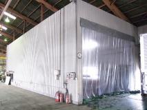 塗装ブースの内観