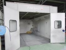 塗装ブースの内観