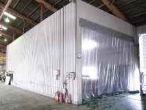 塗装ブースの内観